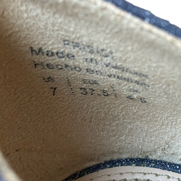 Kelly & Katie Navy Denim Peep Toe Heel Size 7 - Picture 2 of 6